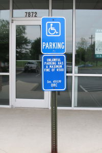 unlawful　parking　sign