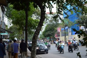 ハノイ市内のバイク運転者