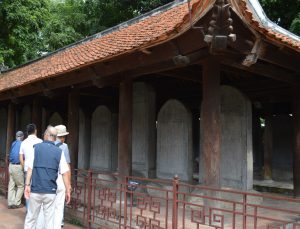 銘板記念碑