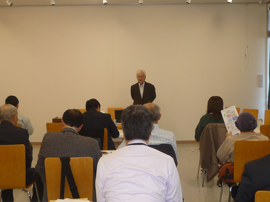 講演をする前事務局長(当会個人会員)