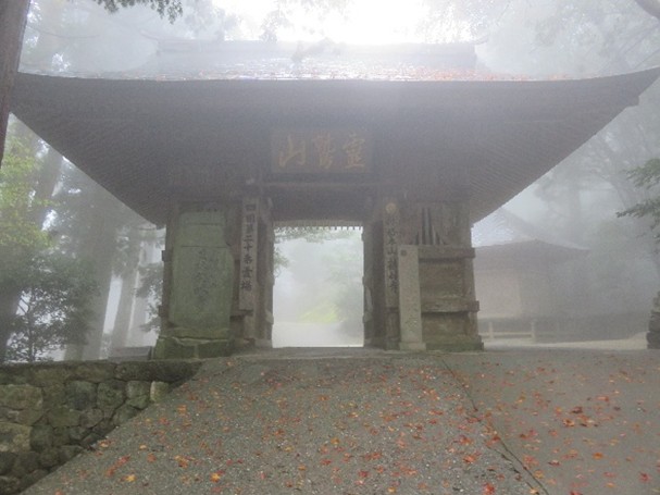 鶴林寺の山門
