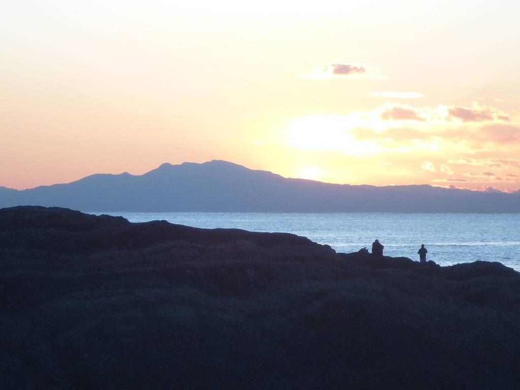 城ヶ島から伊豆半島のサンセットシーンを望む